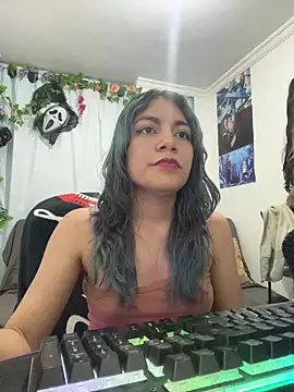 Snapshot of VaioletUwU chatting on March 8, 2026, 7:44 am VaioletUwU online show from March 8, 2026, 7:44 am