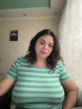 Snapshot of littleRikka chatting on January 16, 2025, 7:28 am littleRikka online show from January 16, 2025, 7:28 am