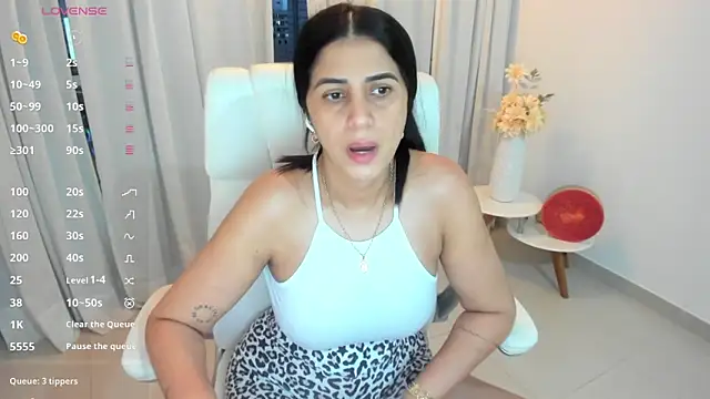 Snapshot of renata_t_ chatting on September 25, 2025, 11:00 pm renata t online show from September 25, 2025, 11:00 pm