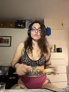 Snapshot of ladyturtle chatting on June 5, 2026, 8:58 pm ladyturtle online show from June 5, 2026, 8:58 pm