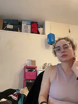 ladyturtle online show from April 22, 2026, 10:55 am