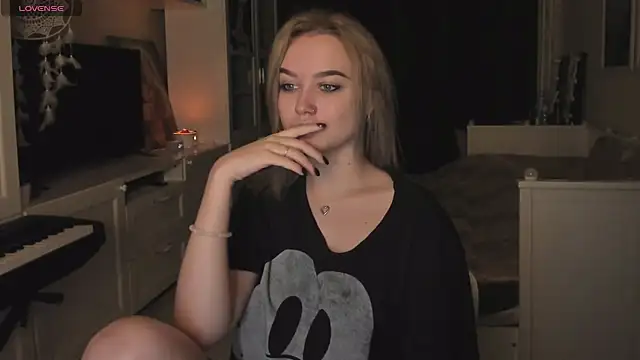 MaryDreaminess online show from December 12, 2024, 3:48 pm