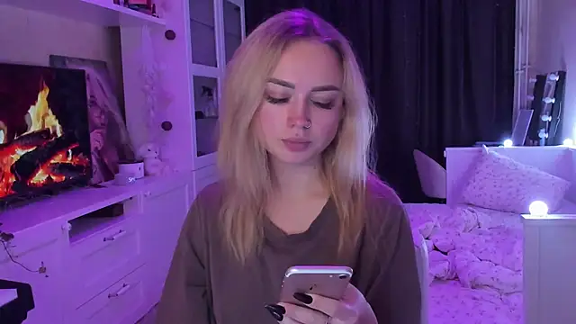 MaryDreaminess online show from October 13, 2025, 8:43 pm