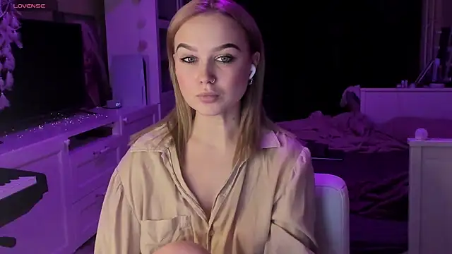 MaryDreaminess online show from February 6, 2025, 7:51 pm