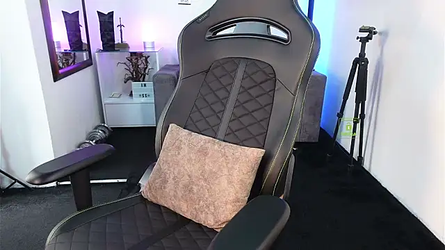 Snapshot of knimh chatting on February 7, 2026, 5:10 pm knimh online show from February 7, 2026, 5:10 pm