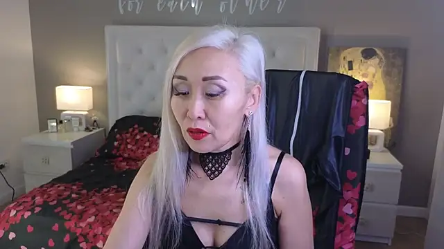 RoxalanaStar online show from October 7, 2025, 8:54 pm