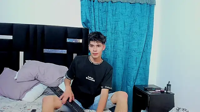 Dimitrixxx   online show from January 14, 2025, 6:13 am