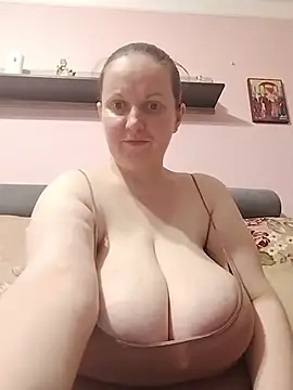 Snapshot of BustyLadyAlma chatting on July 20, 2026, 10:39 am BustyLadyAlma online show from July 20, 2026, 10:39 am