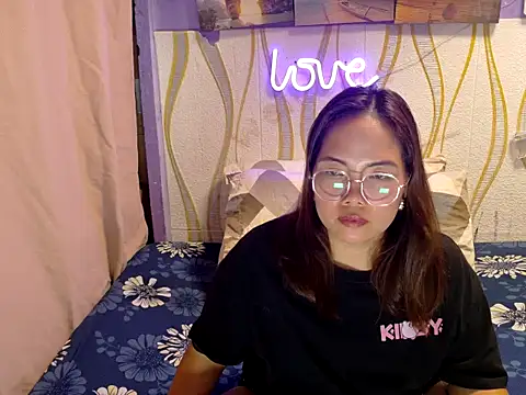 BURBERRY69 online show from February 9, 2026, 1:42 pm