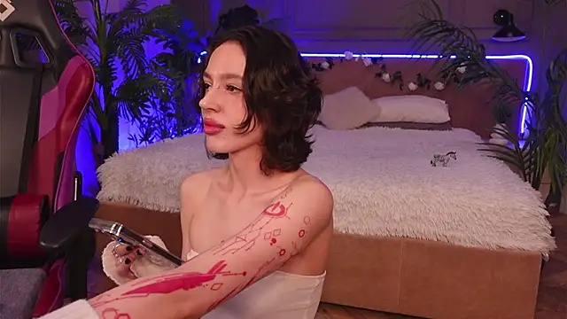 Snapshot of Devilinee chatting on November 26, 2025, 6:24 am Devilinee online show from November 26, 2025, 6:24 am