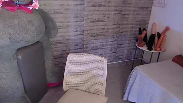 TinnaCobb online show from November 6, 2025, 3:49 pm