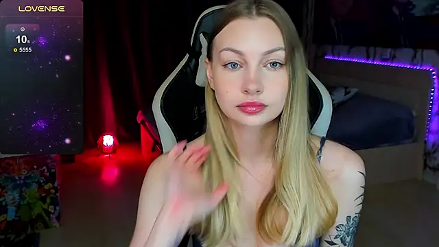 BiMolly online show from October 24, 2025, 4:06 pm