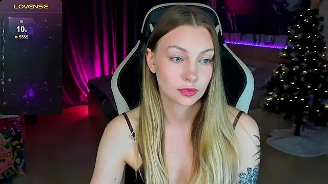 BiMolly online show from December 21, 2025, 8:53 pm