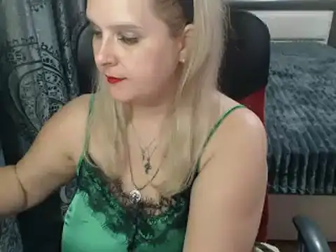 Snapshot of Boolochka chatting on March 12, 2025, 7:25 pm Boolochka online show from March 12, 2025, 7:25 pm