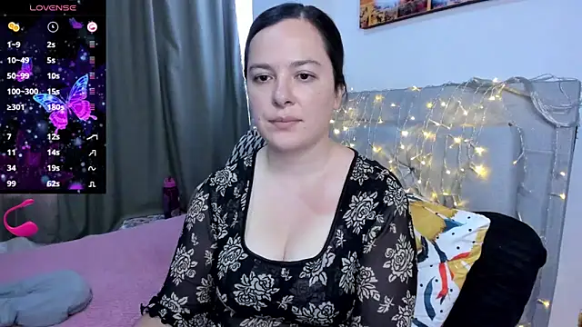 angelaagomez online show from April 1, 2026, 7:00 pm
