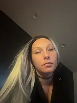 Snapshot of Babii_Nova chatting on April 29, 2026, 9:13 am Babii Nova online show from April 29, 2026, 9:13 am