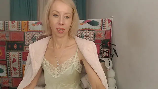 Snapshot of LuxuryNika chatting on November 5, 2025, 2:09 pm LuxuryNika online show from November 5, 2025, 2:09 pm