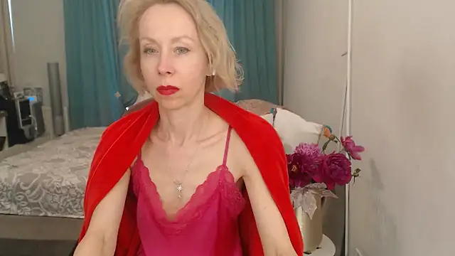 LuxuryNika online show from June 3, 2026, 2:44 pm