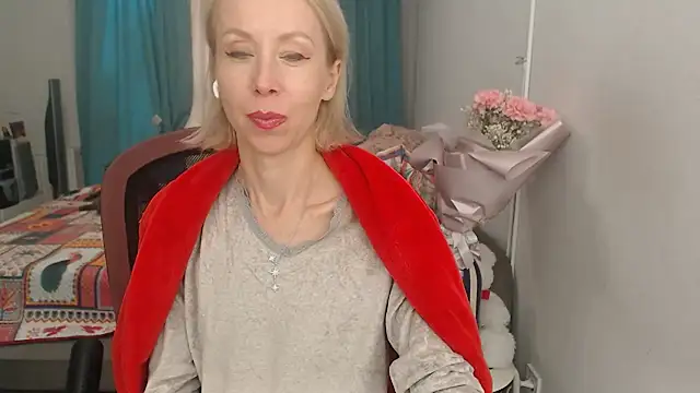 Snapshot of LuxuryNika chatting on October 6, 2025, 1:34 pm LuxuryNika online show from October 6, 2025, 1:34 pm