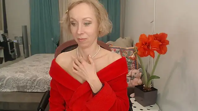 LuxuryNika online show from April 18, 2026, 7:07 pm