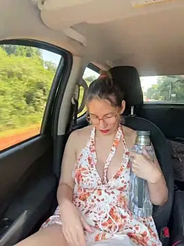 Gatitacarlita online show from November 28, 2025, 12:27 pm