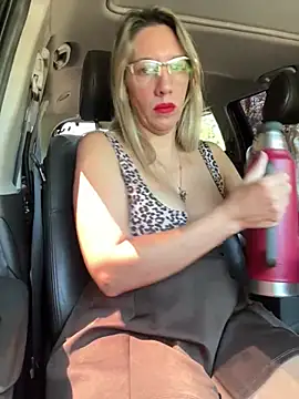 Gatitacarlita online show from February 11, 2025, 1:41 pm