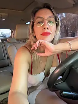 Gatitacarlita online show from April 18, 2026, 7:29 pm