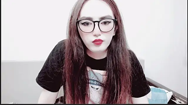 Snapshot of MinniMaksy chatting on March 4, 2025, 9:54 pm MinniMaksy online show from March 4, 2025, 9:54 pm