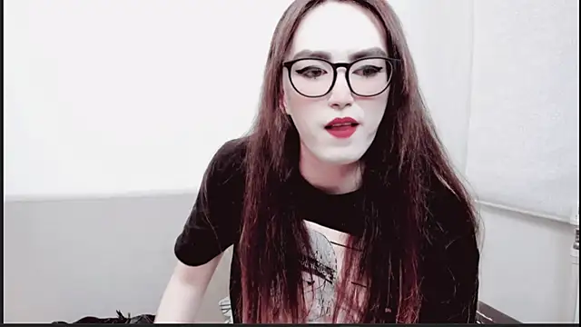 Snapshot of MinniMaksy chatting on March 1, 2025, 1:43 am MinniMaksy online show from March 1, 2025, 1:43 am