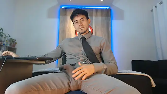 Andrew 4  online show from November 14, 2025, 1:53 am