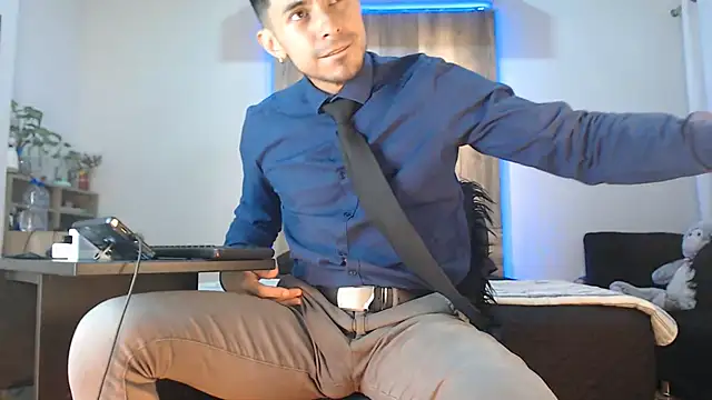 Andrew 4  online show from December 4, 2025, 2:54 am