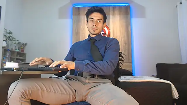 Andrew 4  online show from November 29, 2025, 2:23 am