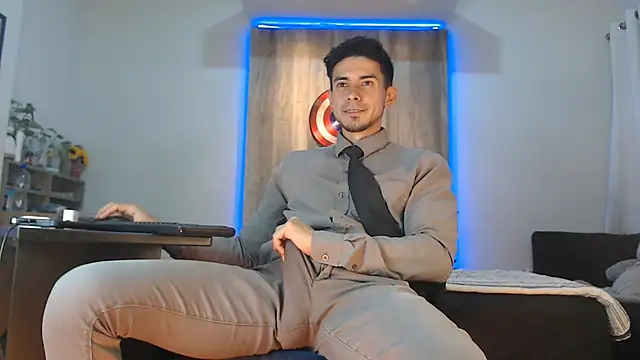 Andrew 4  online show from November 9, 2025, 7:01 am