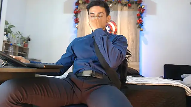 Andrew 4  online show from December 18, 2025, 5:45 am