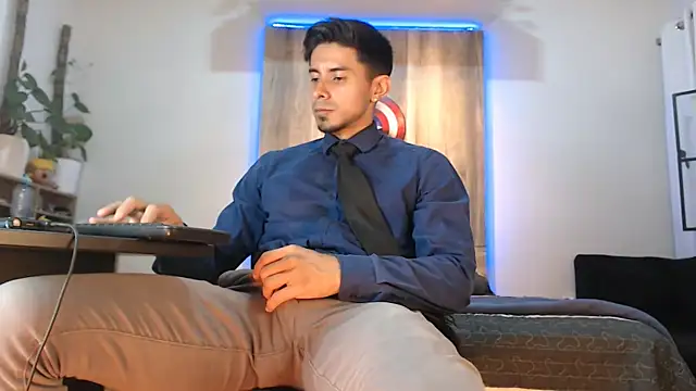 Andrew 4  online show from February 11, 2026, 1:38 am