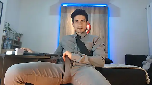 Andrew 4  online show from November 23, 2025, 8:02 am