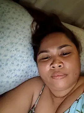 XXLorie 02 online show from April 8, 2026, 6:04 am