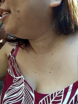 XXLorie 02 online show from April 10, 2026, 1:01 am