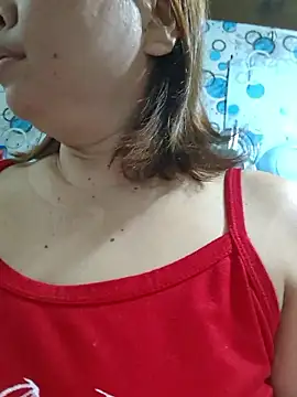 XXLorie 02 online show from January 12, 2026, 10:47 pm