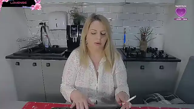 erikaerika online show from January 10, 2026, 7:47 am