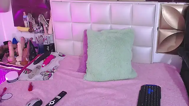 Snapshot of VIKY_HOTT chatting on September 16, 2025, 12:00 am VIKY HOTT online show from September 16, 2025, 12:00 am