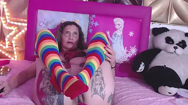 VIKY HOTT online show from January 13, 2026, 12:04 am