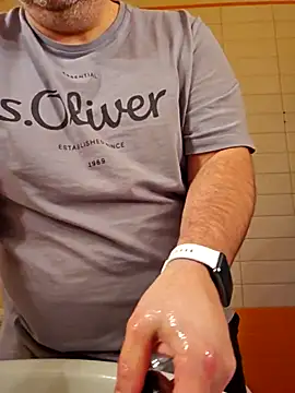 Snapshot of Andrew1900529 chatting on November 28, 2025, 8:03 am Andrew1900529 online show from November 28, 2025, 8:03 am