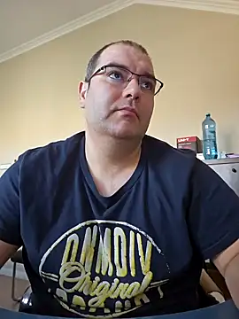 Snapshot of Andrew1900529 chatting on January 27, 2025, 10:27 am Andrew1900529 online show from January 27, 2025, 10:27 am