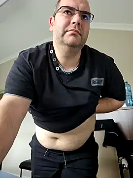 Snapshot of Andrew1900529 chatting on January 23, 2025, 10:22 am Andrew1900529 online show from January 23, 2025, 10:22 am