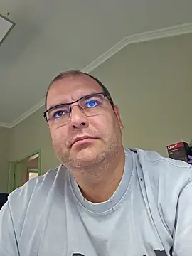 Snapshot of Andrew1900529 chatting on September 19, 2025, 7:01 am Andrew1900529 online show from September 19, 2025, 7:01 am