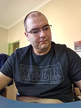 Snapshot of Andrew1900529 chatting on February 25, 2025, 12:05 pm Andrew1900529 online show from February 25, 2025, 12:05 pm