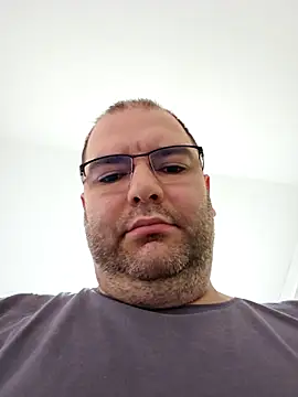 Snapshot of Andrew1900529 chatting on March 10, 2025, 9:45 am Andrew1900529 online show from March 10, 2025, 9:45 am