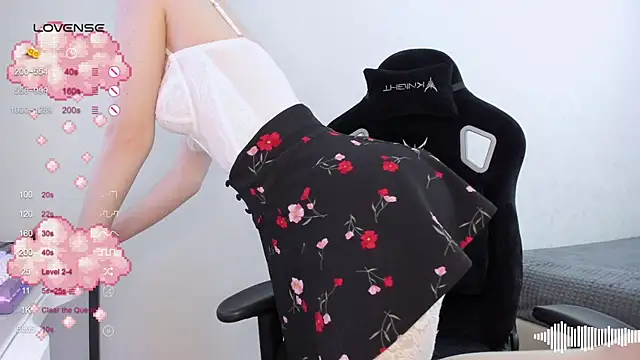 Snapshot of SkyqueenI chatting on March 20, 2025, 12:00 pm SkyqueenI online show from March 20, 2025, 12:00 pm