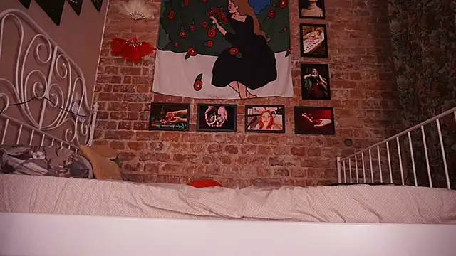 Evelively online show from December 18, 2025, 2:27 am